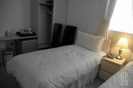 Binfield White Gates Hotel מראה חיצוני תמונה
